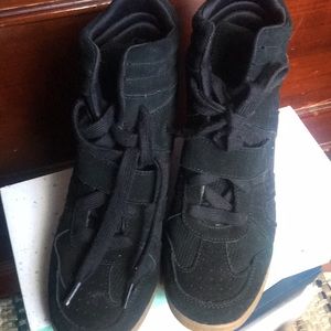 Beautiful shape/ Worn twice.